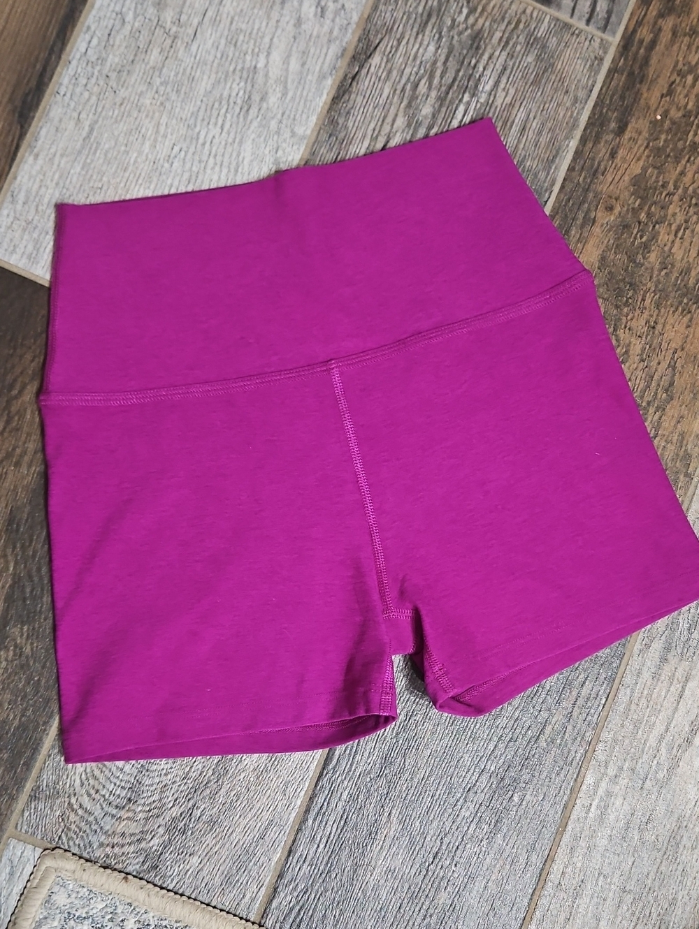 Beyond Yoga Size S Spacedye High-Waist Women's Biker Shorts - Magenta